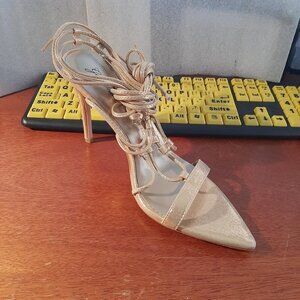 Genshuo WMN Long String Straps Heel Sandal Gold Sz9 Worn Once Excellent Conditio